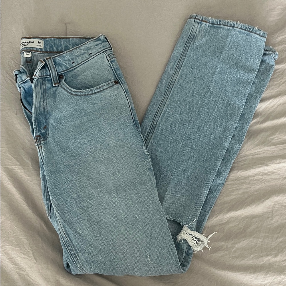 ABERCROMBIE Distressed Jeans